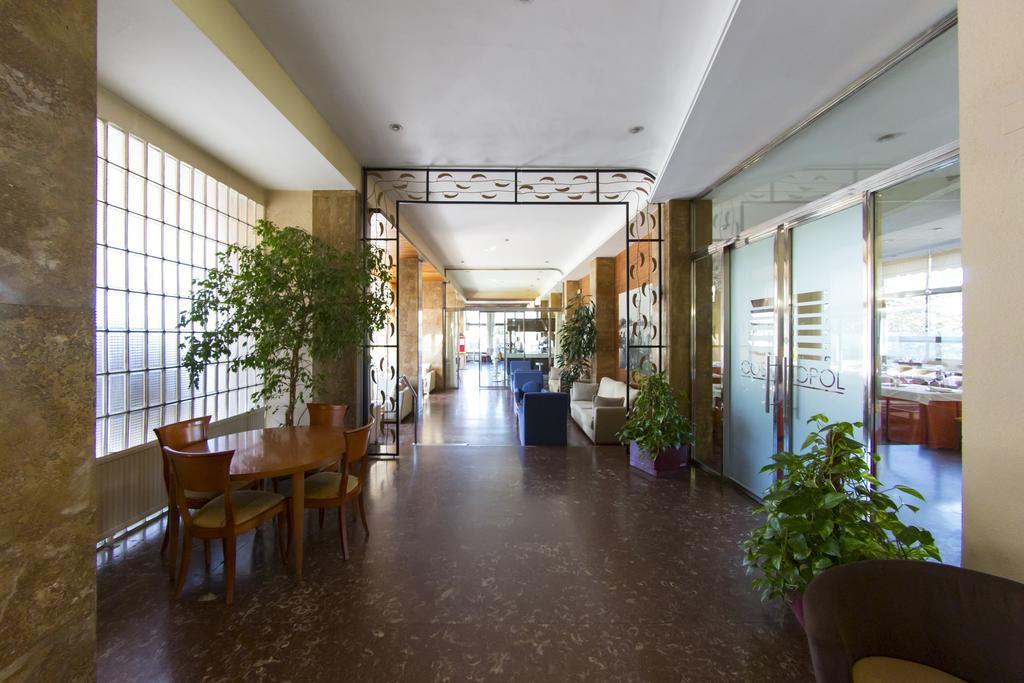 Hotel Cosmopol Laredo Esterno foto