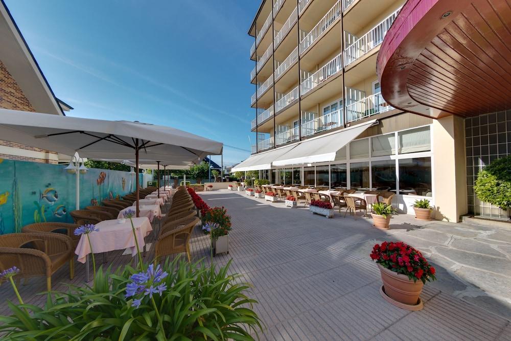 Hotel Cosmopol Laredo Esterno foto