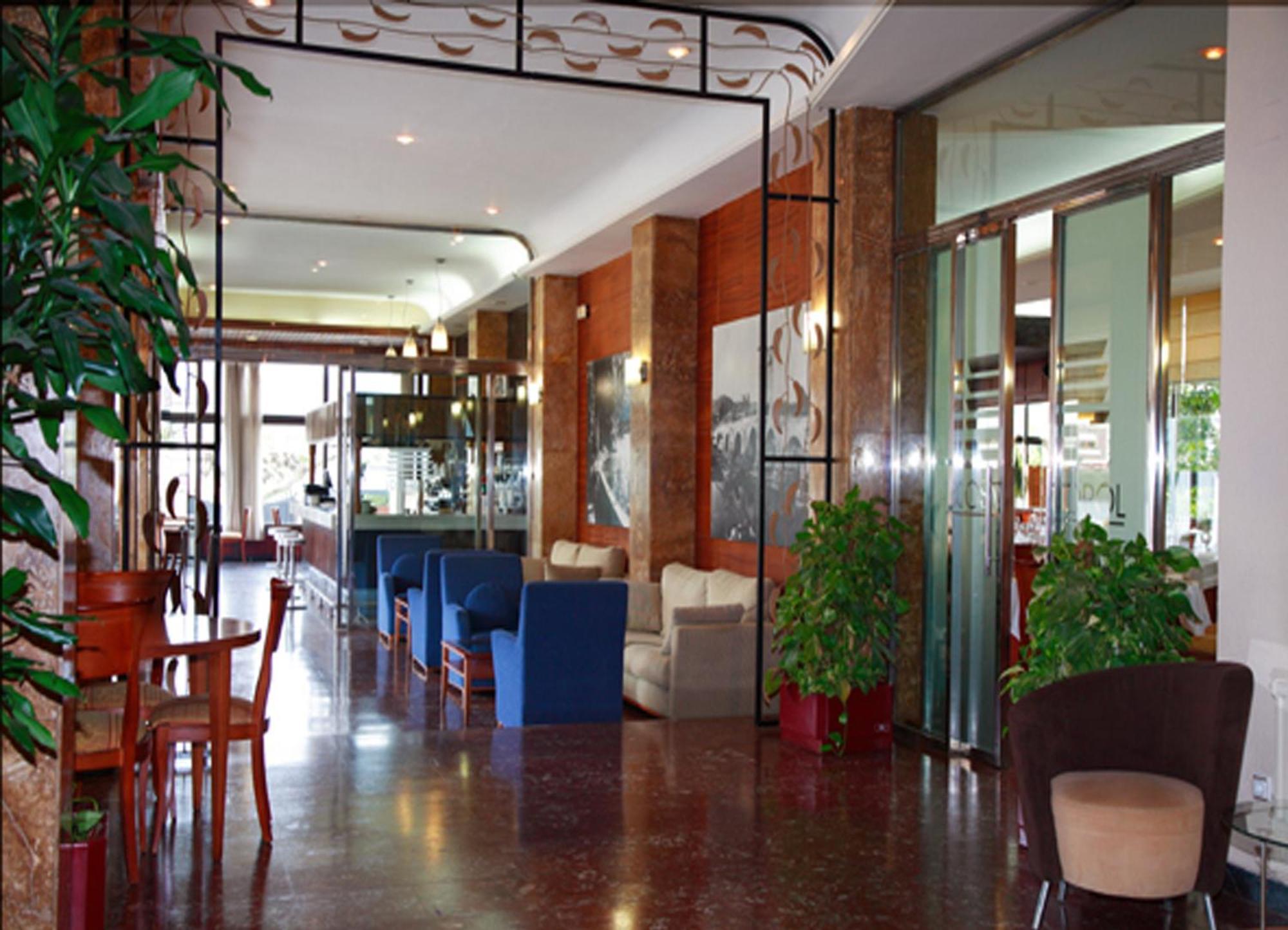 Hotel Cosmopol Laredo Esterno foto