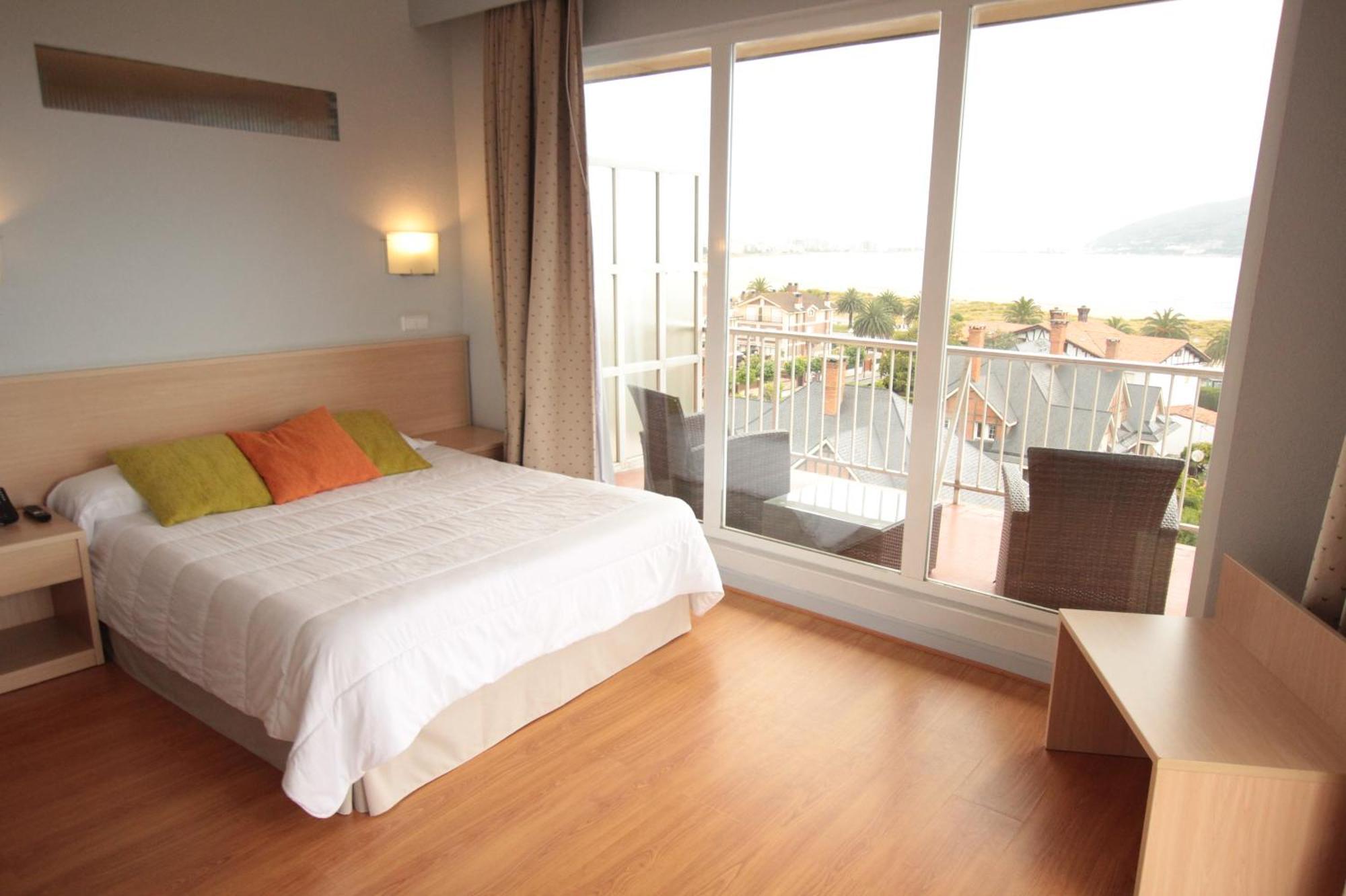 Hotel Cosmopol Laredo Esterno foto