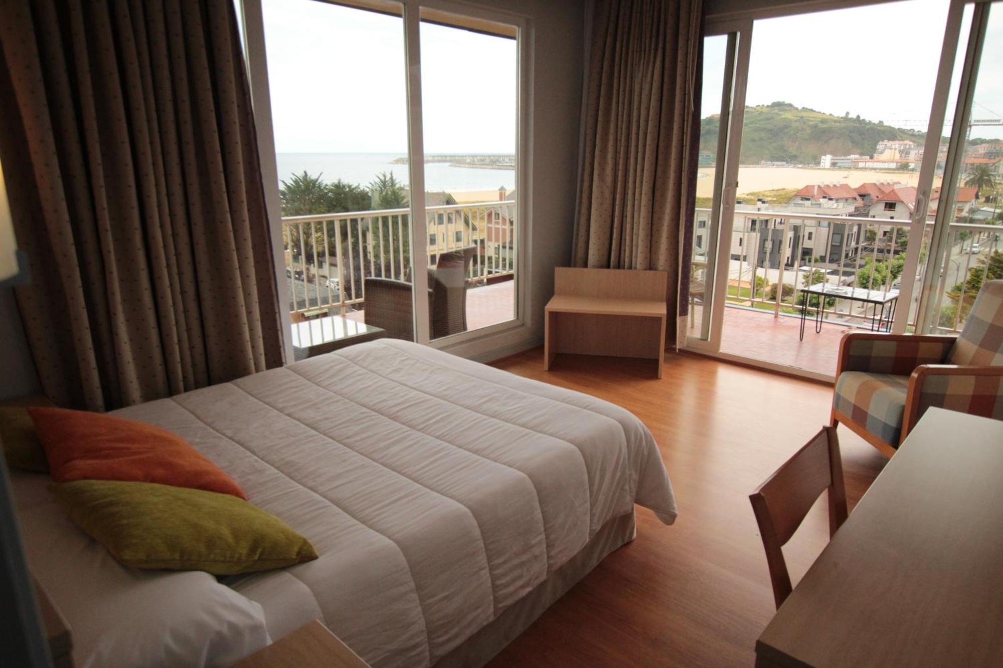 Hotel Cosmopol Laredo Esterno foto